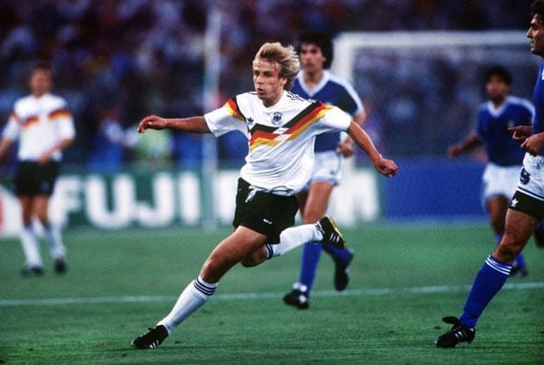 Im WM-Achtelfinale gegen Holland revanchierte sich Jürgen Klinsmann mit seinem Tor zum 1:0 für die Rote Karte gegen seinen Sturmpartner Rudi Völler.