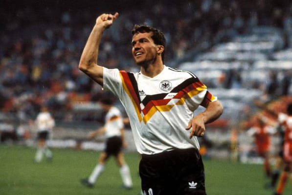 Gestatten: Lothar Matthäus - Rekordnationalspieler. Unvergessen ist sein Sololauf zum 3:1 gegen Jugoslawien, oder sein spielentscheidender Elfer gegen die Tschechoslowakei. Insgesamt vier Treffer steuerte er zum WM-Titel bei.