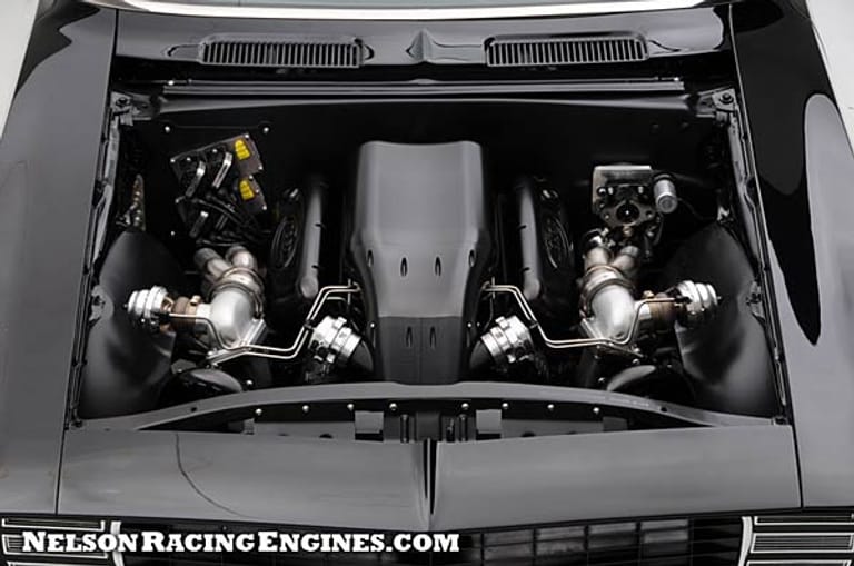 Der Motor des Camaro Chevrolet besitzt zwei Einspritzdüsen pro Zylinder.