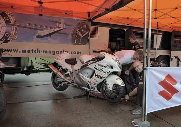 Bei einem zweiten Weltrekordversuch mit dieser 400 PS starken und verkleideten Suzuki Hayabusa scheiterte Elmar Geulen.