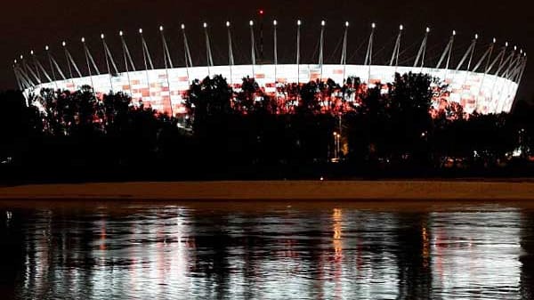 Polens ganzer stolz ist das neue Nationalstadion in Warschau. 55.000 Fans passen in die Arena. Das Eröffnungsspiel steigt hier, genau wie zwei weitere Vorrundenspiele, ein Viertelfinale und ein Halbfinale.