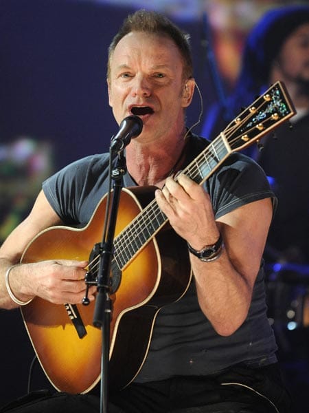 Musiker Sting ist mittlerweile 60 Jahre alt. Er engagiert sich oft für wohltätige Zwecke. Hier ist der Brite bei einem Auftritt für die Erdbebenopfer in Haiti zu sehen.