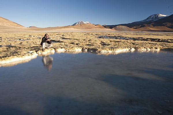 Doch nicht nur eine flächendeckende Blütenpracht ist in der Atacama-Wüste zu finden. Sie beherbergt auch die Salar de Atacama, die größte Salzwüste Chiles, die zu den größten der Welt gehört.