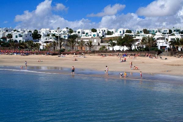 Auch dieser Strand, die Playa de las Cucharas in Costa Tequise, ist künstlich angelegt.