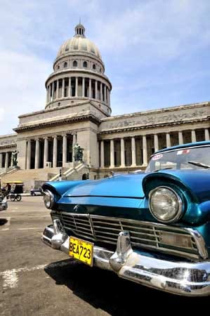 Dort finden Besucher das Kapitol in Havanna, das seinem großen Vorbild in Washington nachempfunden. Heutzutage ist es aber kein Regierungsgebäude mehr, sondern dient nur noch als Veranstaltungsort für Messen.