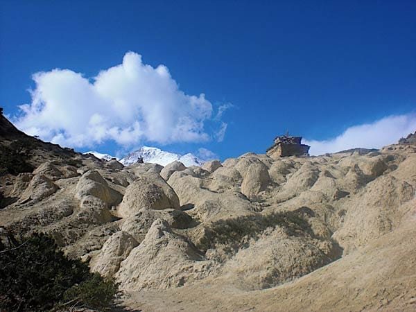 Die Region Dolpa wurde erst 1989 für Trekking freigegeben. Kulturell ist die Region eng mit Tibet verbunden.
