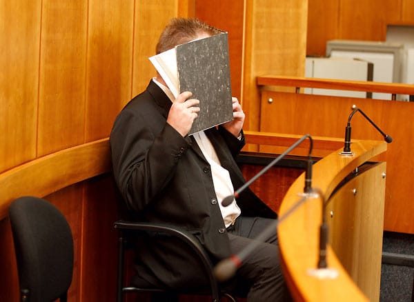 Gut ein Jahr nach dem Mord, am 29. September 2011, verurteilt das Landgericht Krefeld Olaf H. zu lebenslanger Haft und stellt die besondere Schwere seiner Schuld fest.