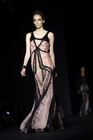 Fashion Week Mailand 2011: Knochen statt Kurven. Fashion Week Mailand 2011: Knochen statt Kurven.