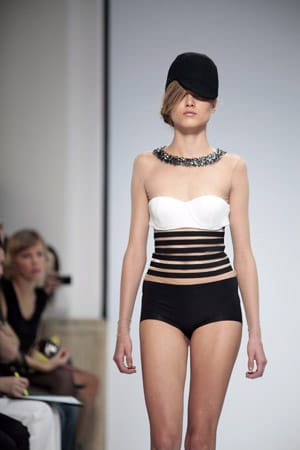 Fashion Week Mailand 2011: Knochen statt Kurven. Fashion Week Mailand 2011: Knochen statt Kurven.