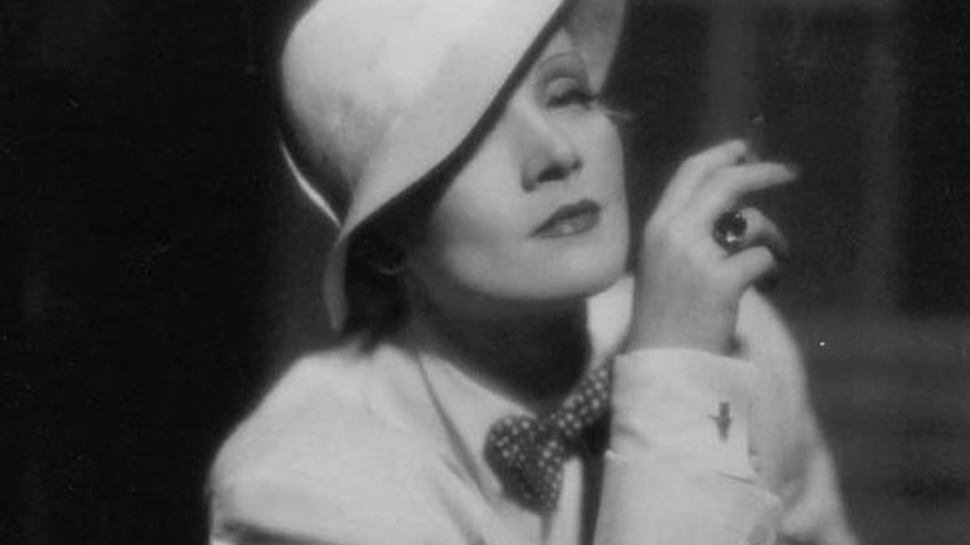 Mode-Ikone Marlene Dietrich im Look der 20er Jahre