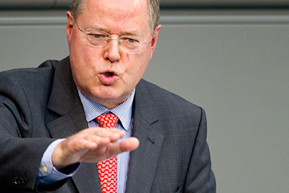 Ex-Finanzminister Peer Steinbrück (SPD) schießt scharf gegen das Euro-Krisenmangement der schwarz-gelben Regierung