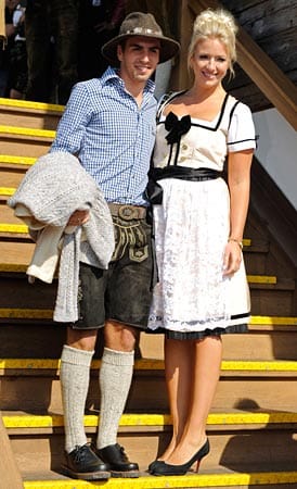 Bayern-Kapitän Philipp Lahm mit Ehefrau Claudia.