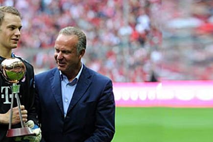 Manuel Neuer (li.) begeistert mit seinen Leistungen nicht nur den Bayern-Boss Karl-Heinz Rummenigge.