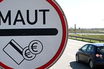 Verkehrsminister Peter Ramsauer hat mehrere Varianten einer Pkw-Maut für Deutschland durchgerechnet