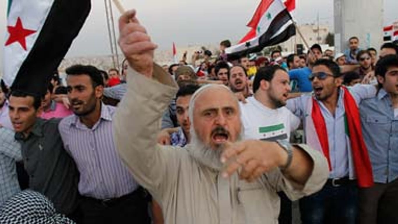 In Jordanien lebende Syrer demonstrieren gegen den syrischen Präsidenten Assad