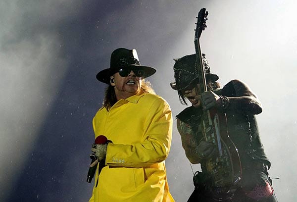Auch der neue Gitarrist der Band Guns N' Roses konnte den Auftritt nicht retten. Slash fehlt an allen Ecken und Enden.