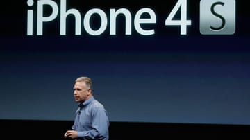 Apple-Manager Phil Schiller verriet den Namen des neuen Smartphones: iPhone 4S.