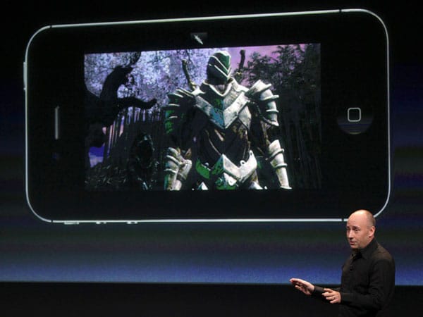 Mike Capps, Präsident des Spielstudios Epic Games, demonstrierte die Grafik-Fähigkeiten des iPhone 4S.