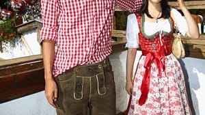 Bayern Münchens Neuzugang Takashi Usami und seine Ehefrau Ran.