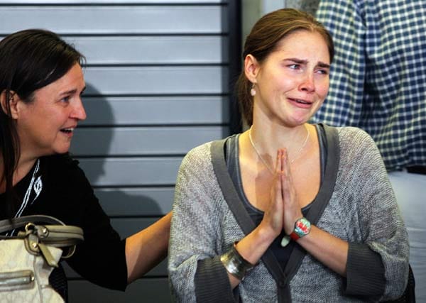 3. Oktober 2011: Ein Berufungsgericht im italienischen Perugia spricht Amanda Knox, die in der Presse meist der "Engel mit den Eisaugen" genannt wird, von dem Vorwurf des Mordes an Meredith Kercher frei. Mit dem Urteil endet einer der spektakulärsten Prozesse in der italienischen Justizgeschichte. 3. Oktober 2011: Ein Berufungsgericht im italienischen Perugia spricht Amanda Knox, die in der Presse meist der "Engel mit den Eisaugen" genannt wird, von dem Vorwurf des Mordes an Meredith Kercher frei. Mit dem Urteil endet einer der spektakulärsten Prozesse in der italienischen Justizgeschichte.