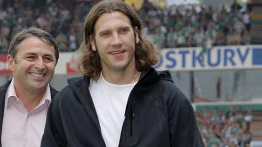 Altbekannte aus Bremen: Werders Geschäftsführer Klaus Allofs (li.) mit dem Ex-Bremer Torsten Frings. Altbekannte aus Bremen: Werders Geschäftsführer Klaus Allofs (li.) mit dem Ex-Bremer Torsten Frings.