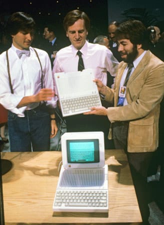 Steve Jobs, Steve Wozniak und der damalige Geschäftsführer von Apple, John Sculley.