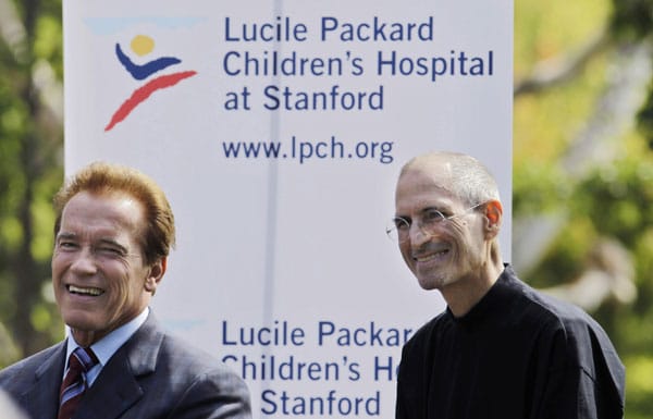 Apple-Gründer Steve Jobs (rechts) und der Governeur von Kalifornien, Arnold Schwarzenegger.