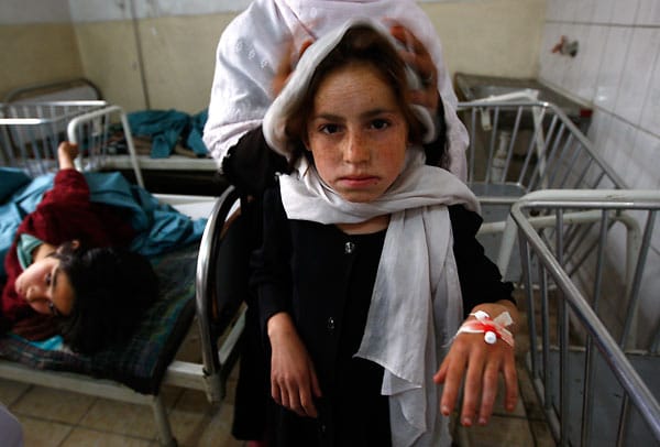 Die afghanischen Krankenhäuser sind voll von Opfern der Taliban-Attacken, darunter viele Frauen und Kinder.
