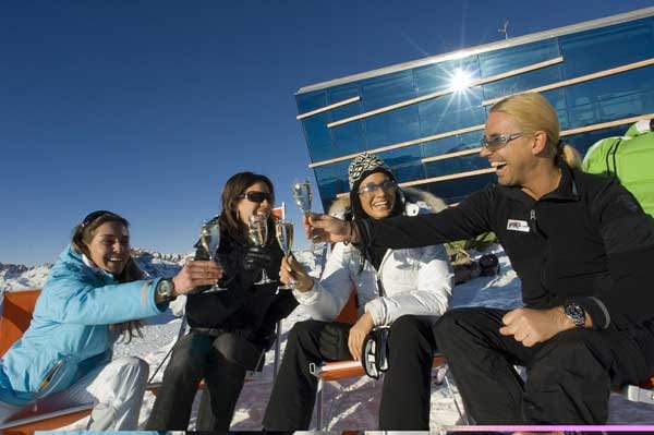 ...sondern auch das Partyvolk beim Après Ski. ...sondern auch das Partyvolk beim Après Ski.