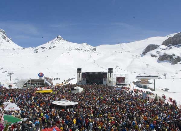 Beim "Top of the Mountain Opening Concert" in Ischgl geben sich alljährlich große Künstler wie Pink, Rihanna oder Katy Perry die Ehre. Dieses Jahr tritt am 26. November die schwedische Rockband Roxette auf. Beim "Top of the Mountain Opening Concert" in Ischgl geben sich alljährlich große Künstler wie Pink, Rihanna oder Katy Perry die Ehre. Dieses Jahr tritt am 26. November die schwedische Rockband Roxette auf.