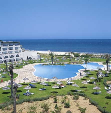 Für 28 Nächte mit Halbpension im Viersternehotel El Mouradi Palm Marina in Port El Kantaoui zahlen Urlauber ab 479 Euro. Das entspricht einem Tagespreis von 17 Euro.