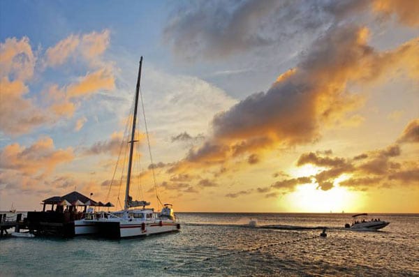 Aruba (hier bei Sonnenuntergang) liegt im Südwesten der Karibik rund 40 Kilometer vor der Küste Venezuelas.