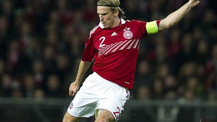 Christian Poulsen schickt mit Dänemark am letzten Spieltag die favorisierten Portugiesen in die Relegation und qualifiziert sich direkt für die EM 2012.