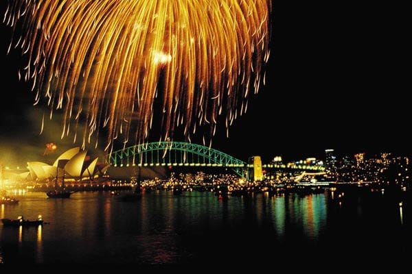 Eine luxuriöse Silvesterreise bietet www.artoftravel.de an. Auf einer Yacht und mit einem Helikopter erkunden Sie die Ostküste Australiens vor Sydney. Eine luxuriöse Silvesterreise bietet www.artoftravel.de an. Auf einer Yacht und mit einem Helikopter erkunden Sie die Ostküste Australiens vor Sydney.