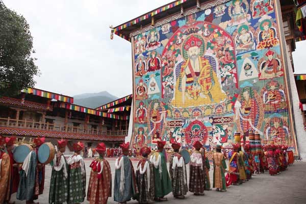 In dem 700.000-Einwohner-Land Bhutan wird nun drei Tage lang gefeiert. In dem 700.000-Einwohner-Land Bhutan wird nun drei Tage lang gefeiert.