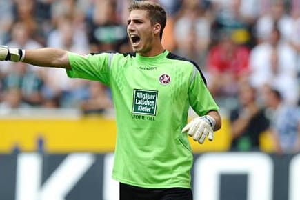 Kevin Trapp dirigiert lautstark die FCK-Abwehr.