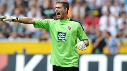 Kevin Trapp dirigiert lautstark die FCK-Abwehr.