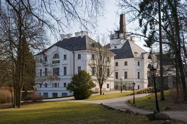 Burg Schlitz ist von einem 180 Hektar großen Landschaftspark umgeben.