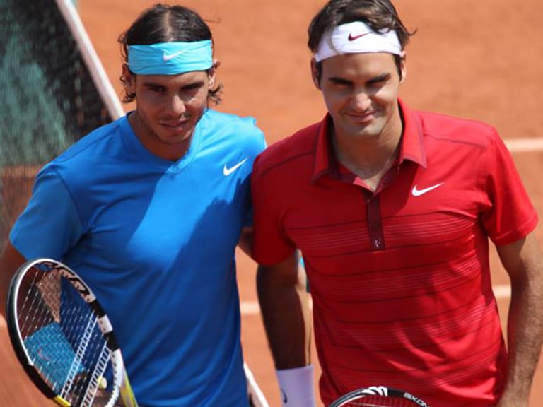 Rafael Nadal (li.) vs. Roger Federer: Das Wimbledon-Finale von 2008 war eines der größten Tennisspiele aller Zeiten. Mit 6:4, 6:4, 6:7, 6:7, 9:7 siegte der Spanier nach vielen spektakulären Ballwechseln gegen seinen Schweizer Rivalen. Der Sandplatz-Spezialist hatte den Rasenkönig entthront. Ein besonderer Sieg für Nadal, den Federer 2006 und 2007 noch im Wimbledon-Finale bezwungen hatte. Im direkten Vergleich des stets von freundschaftlichem Respekt geprägten Duells führt Nadal mit 17:8 (Stand: August 2011).