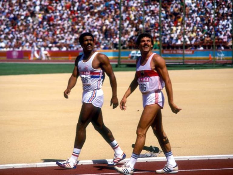Jürgen Hingsen (re.) vs. Daley Thompson: Besonders "ungerecht" verteilt waren die Erfolge in der Zehnkampf-Rivalität der 80er-Jahre. Der Deutsche hatte gegen Thompson stets das Nachsehen. "Hollywood-Hingsen" war für den Briten stets ein Selbstdarsteller. Immer, wenn es darauf ankam, lag Thompson vorne und verwies Hingsen auf Rang zwei (1982-1986). Bei Olympia ´88 schwächelte Thompson, er wurde nur Vierter. Doch sein Erzfeind nutzte das nicht: vier Fehlstarts (100-Meter-Sprint) bedeuteten das Aus.