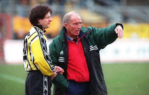 Legendär ist das Intermezzo von Rolf Schafstall bei Dynamo Dresden Anfang 1999. Der frühere Bundesliga-Trainer fand in Sachsen "nur Dreck, wo Du hinguckst. Ich komme in die Kabine - da steht keiner auf, da hört keiner zu - kein Anstand. Lauter Ossis. Soll ich dafür Sorge tragen, dass die im richtigen Moment nicht den Tritt in den Arsch bekommen haben?" Selbigen bekam er daraufhin von Dynamo-Präsident Klaus Deubel.