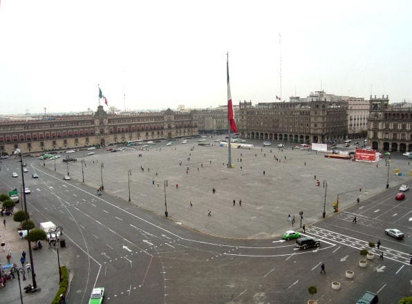 Auf dem Plaza de la Constitución (im Bild) soll nun ein Wolkenkratzer entstehen, der unter der Erde liegt.