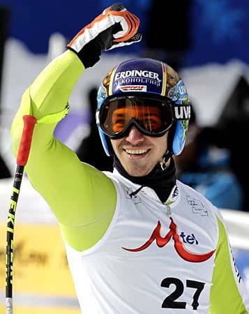 Neureuther landete im Weltcup bereits einige Male auf dem Treppchen. Der größte Coup gelang ihm beim Weltcup-Slalom in Kitzbühel 2010: Er schlug die gesamte Weltelite auf dem traditionsreichen Ganslernhang - 31 Jahre nach dem Erfolg seines Vaters an gleicher Stelle.