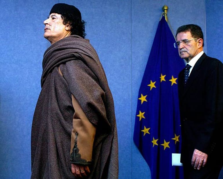 In Brüssel unterstrich Gaddafi 2004 seinen Wunsch nach einer engeren Zusammenarbeit mit der Europäischen Union. EU-Kommissionspräsident Romano Prodi zeigte sich zuversichtlich, dass eine Entschädigungslösung für die Opfer des Anschlags auf die Discothek "La Belle" gefunden werde.