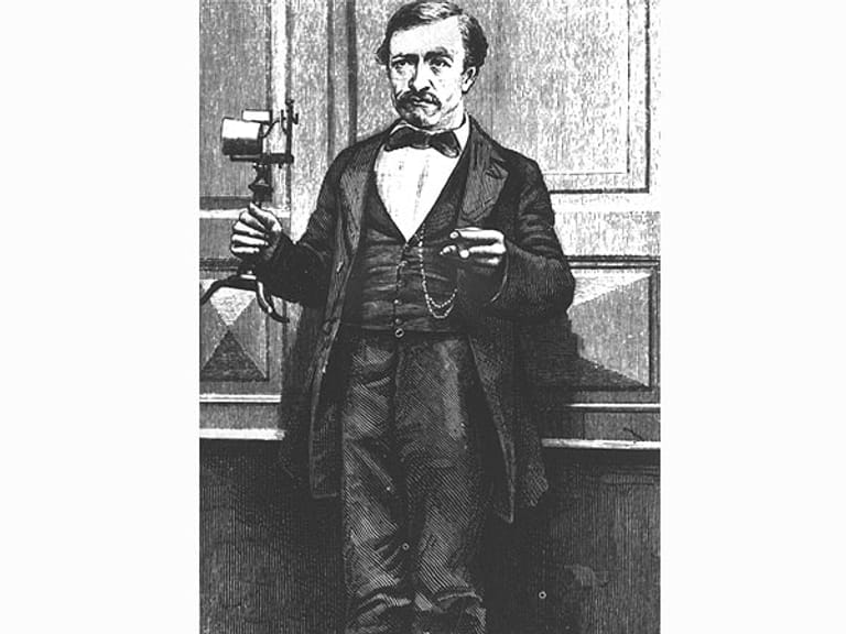 Johann Philipp Reis (1834-1874) mit seinem "Telephon" in der Hand. Am 26. Oktober 1861 stellte Reis in Frankfurt am Main den ersten funktionsfähigen Prototypen seines Gerätes zur elektrischen Übertragung von Tönen vor: das Telefon war geboren.