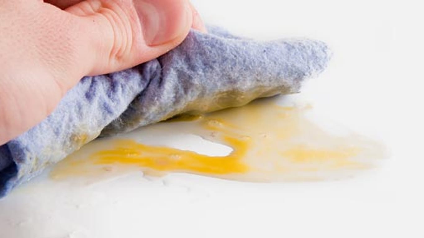 Haushaltstipps: Herkömmliche Putztücher reinigen besser als Einwegtücher.