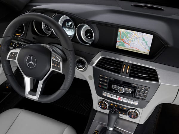 Auch die Lösungen von Mercedes konnten im Test der Auto Bild nicht mit mobilen Lösungen mithalten.