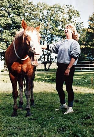 "Hengst "Hansi" und ich auf der Weide."