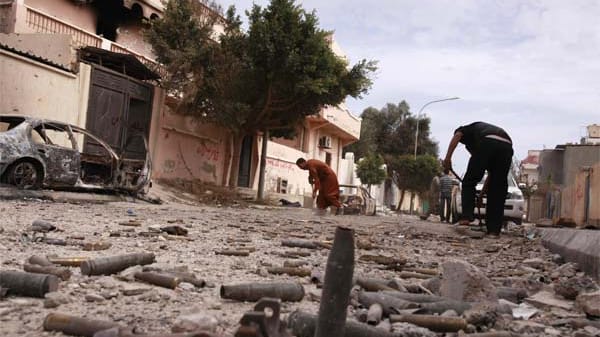 Nach den heftigen Kämpfen um Gaddafis letzte Bastion werden in Sirte die Trümmer weggeräumt Nach den heftigen Kämpfen um Gaddafis letzte Bastion werden in Sirte die Trümmer weggeräumt