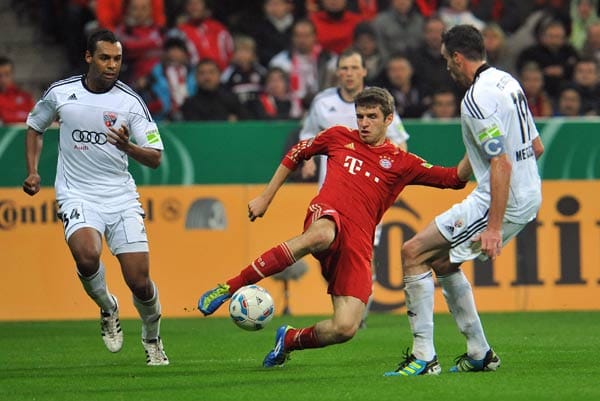 Die Bayern (hier mit Thomas Müller) sind mindestens einen Nummer zu groß für den FC Ingolstadt.